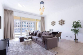 Direct Mall and Park Access, 2BR and M, Palm Jumeirah - Daniels Holiday Homes